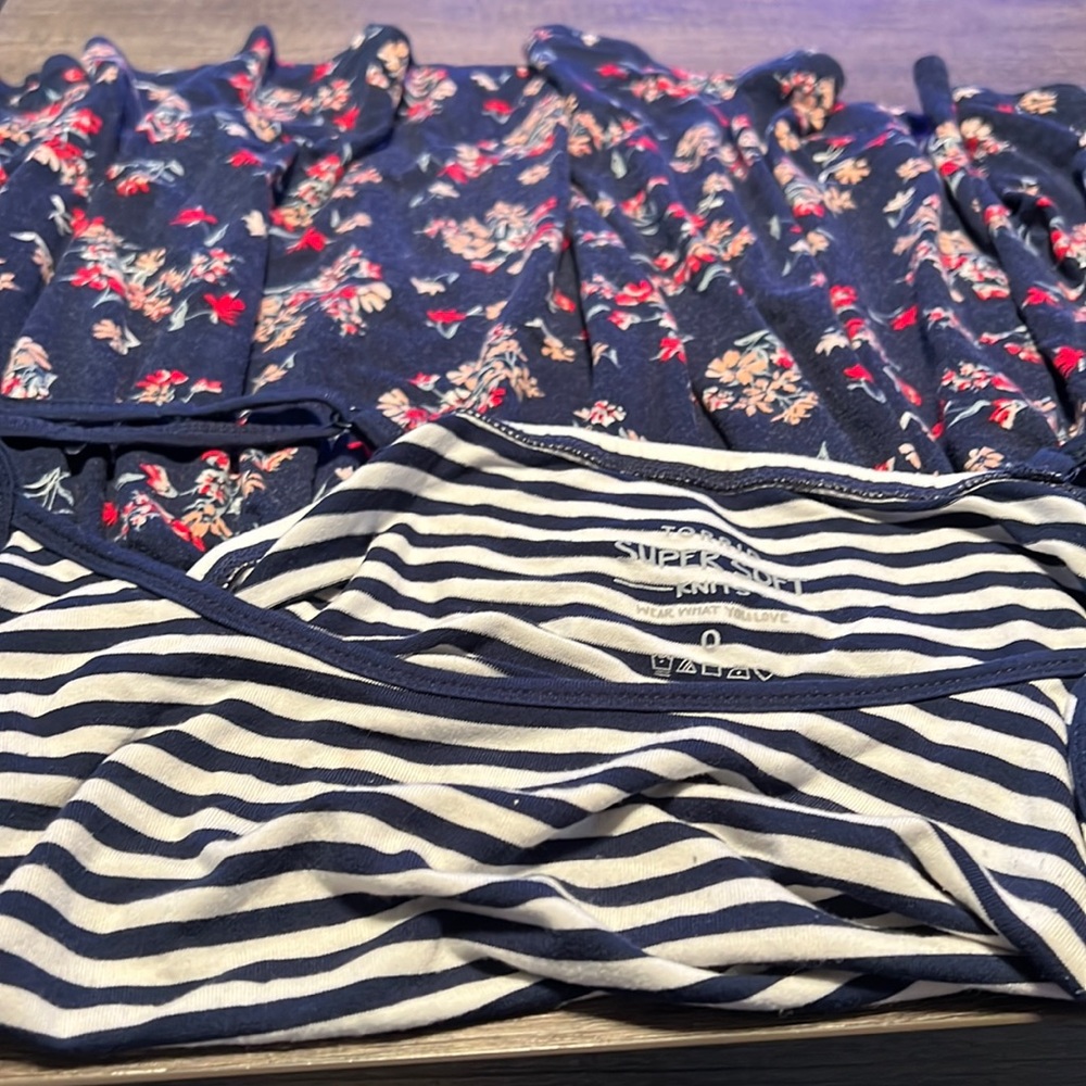 Super soft knit tank. Floral.